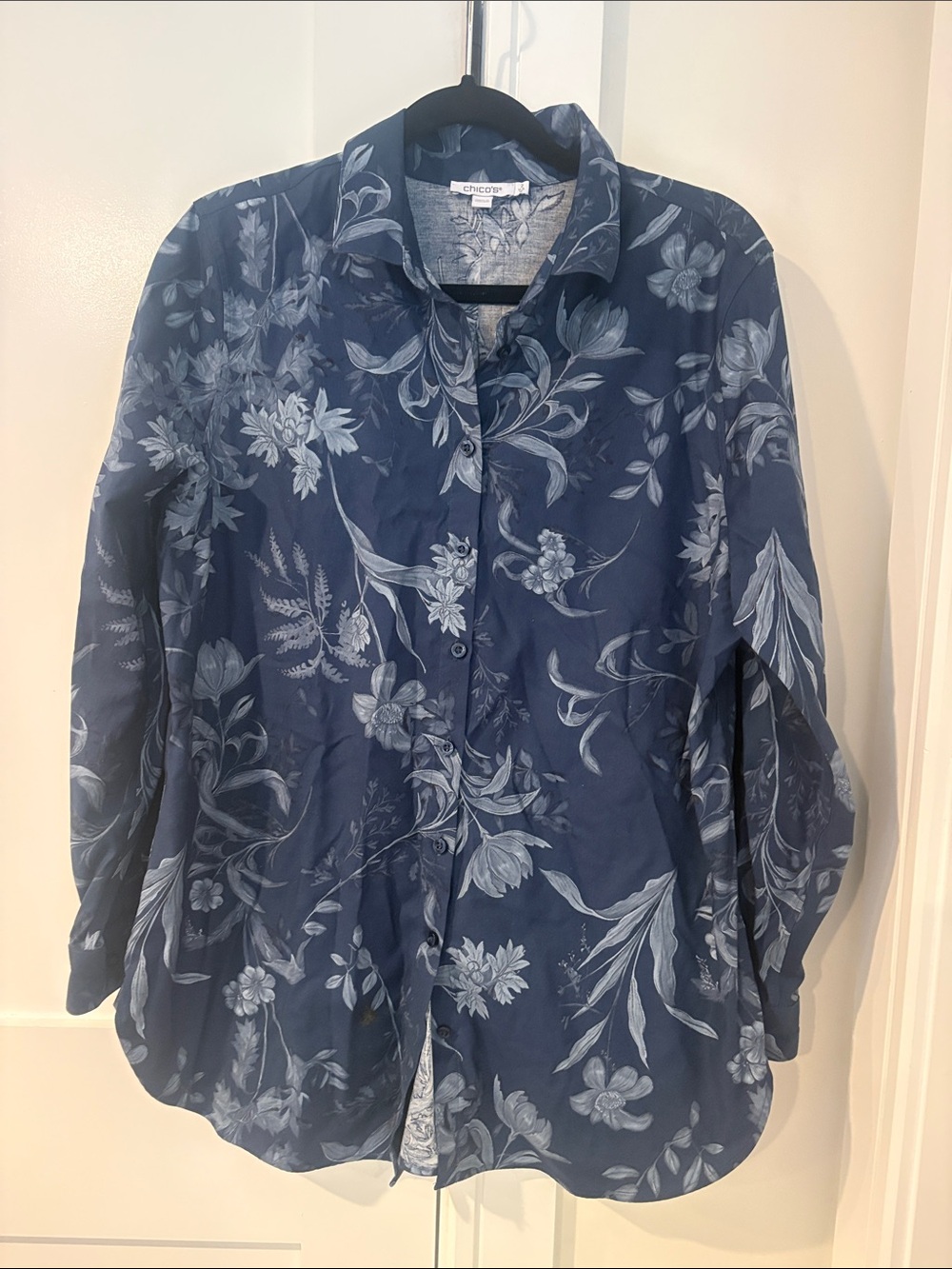 Chico's Woman’s Navy and Light Blue Floral Button-Down Shirt Size XL